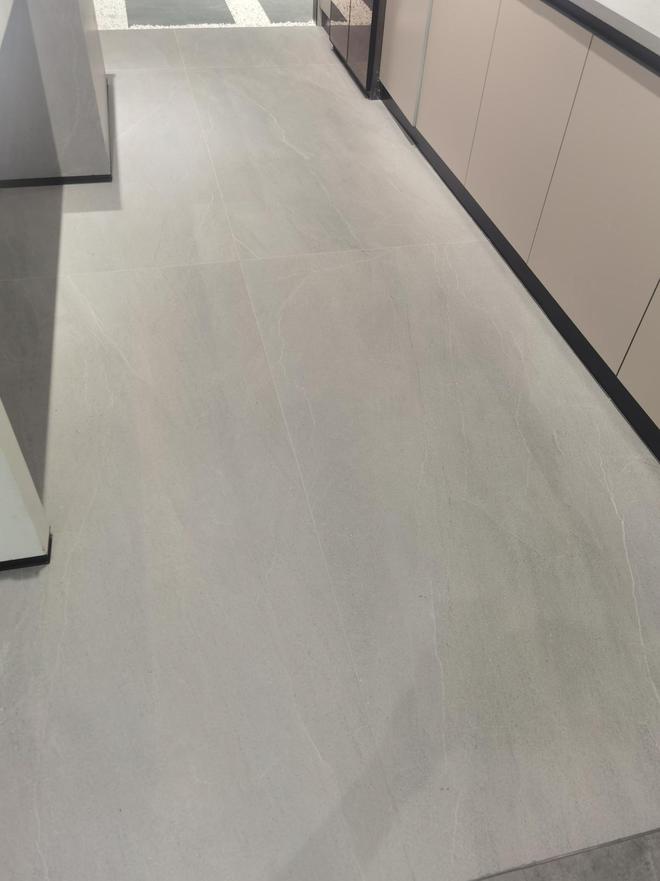 瓷砖硬度高高会很脆吗?(瓷砖硬度高高会很脆吗为什么)